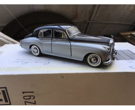 Franklin mint, boxed , 1:24 scale, diecast, 1955 Rolls Royce silver cloud