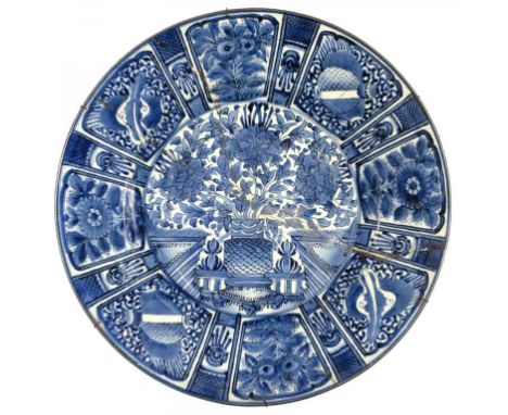 A JAPANESE BLUE AND WHITE DISH, QING DYNASTY, EDO PERIOD, LATE 17TH-EARLY 18TH C, in Kraak style painted with three peonies i