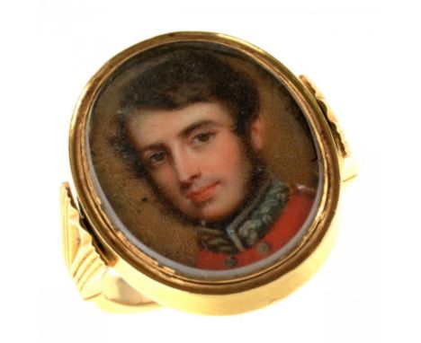 AN ENGLISH GOLD SWIVEL RING, C1840  set with portrait miniatures of an officer and young woman, painted on ivory, fluted gold