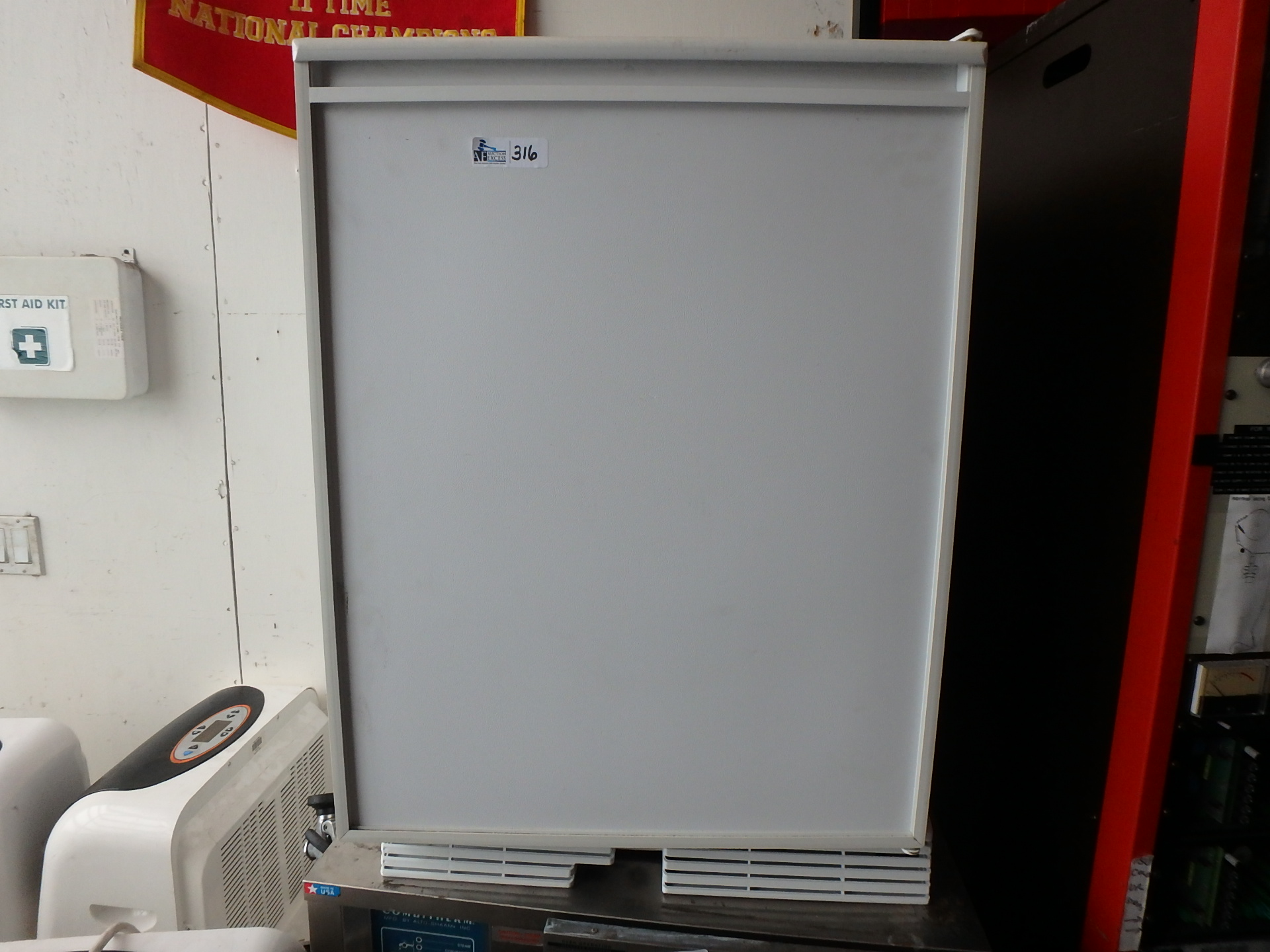 ULINE REFRIGERATOR MODEL ULN-75RWH-00