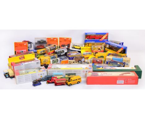 A large quantity of predominantly modern die cast and plastic vehicles including a compact lorry, Matchbox, large quantity of