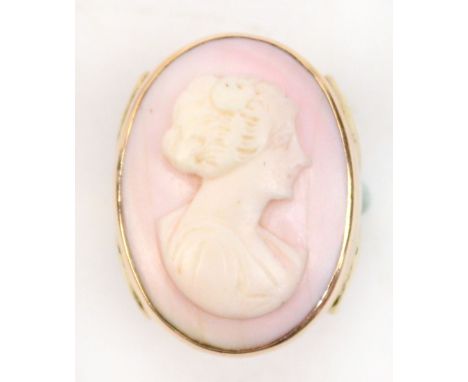 A yellow metal carved cameo ring, the platform decorated with the portrait profile of a young woman and with scrolling pierce