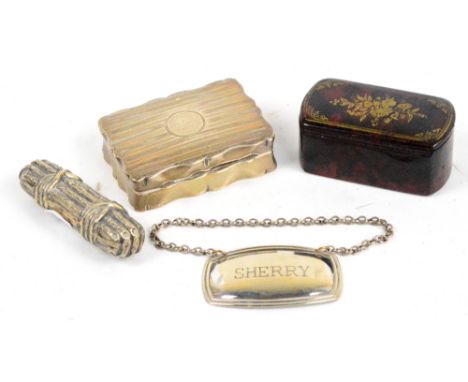 A George V hallmarked silver snuff box of rounded rectangular form, Birmingham 1914, width 6.5cm, a gilt heightened papier-mâ