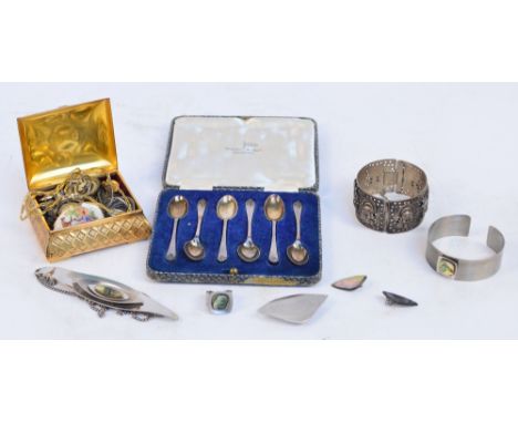 A small quantity of costume jewellery, to include four stainless steel mother of pearl decorated pieces by Ralph Weston, thre