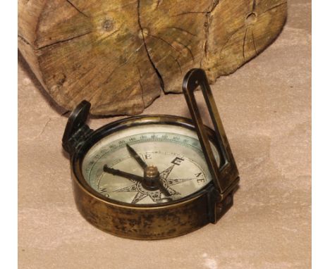 An early 20th century brass compass, silvered dial, 6cm diam 