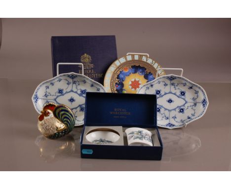 A pair of second half 20th century Royal Copenhagen porcelain oval onion pattern style dishes, 22cm wide, together with a Roy