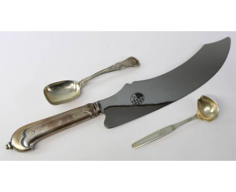 Ein Stollenmesser u. zwei Löffel, Silber, Dresdner Stollenmesser, 925er Silber, die historische Vorlage wurde 1730 unter Augu
