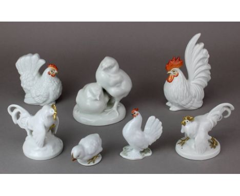 7 Porzellanhühner u. -hähne, Deutschland 20. Jh., teils rot u. gold staffiert, ein Huhn v. Rosenthal, im Boden grüne Marke, K