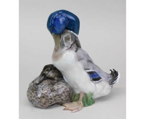 Entenpaar, Rosenthal 1927, Porzellan farbig staffiert, Entwurf von 1912 von Willy, Zügel (1876 - 1950), unter Glasur bemalt, 