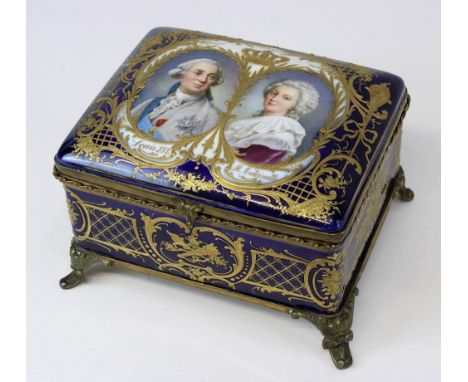 Seltene Sévres Porzellanschmuckdose mit Portrait von Louis XVI u. Marie Antoinette, 1. H. 19. Jh., Porzellan, weißer Scherben