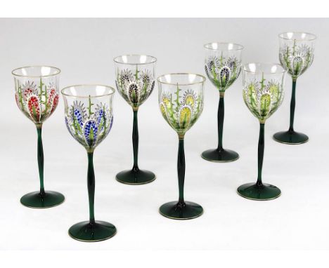 7 Theresienthal Jugendstil-Weinrömer mit Distel-Dekor, Reproduktion um 1970, jew. Scheibenfuß und Stiel aus grünem Glas, gloc