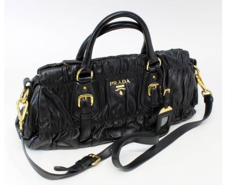 Prada Damenhandtasche, Gaufre Nappa in Schwarz, Modellnummer BN1336, 20 x 40 cm, Umhängegurt 80 cm, mit Schutzsack, sehr gute