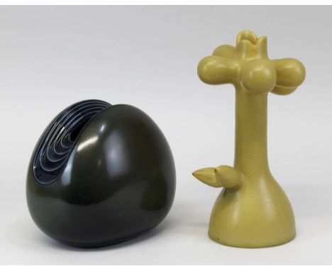 Rosenthal Vase u. Leuchter, 1970er Jahre, Keramik, heller Scherben, ein einflammiger Leuchter "Mondblume", Entw.: Otmar Alt, 