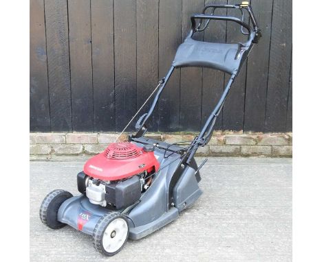 A Honda HRX 426 fourteen inch rotary self propelled petrol lawn mowerCondition report: Starts and runs. No grass box.