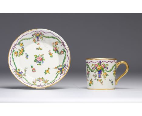 Porcelain "cup and saucer" decorated with multicoloured roses from Tournai (Belgium) - Weight: 200 g - Shipping available - R