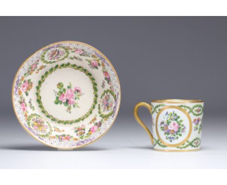 Porcelain "cup and saucer" decorated with birds and allegories of music from Tournai (Belgium) from 18th century - Weight: 22