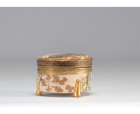 Covered Satsuma box decorated with figures, circa late 19th century from Meiji period (æ˜Žæ²»æ™‚ä»£) - Weight: 295 g - Shippi