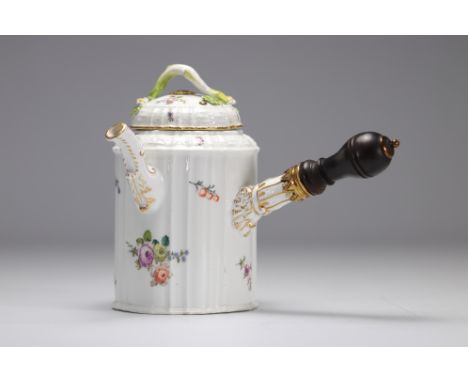 Porcelain chocolate pot from 18th centuryÂ&nbsp; - Weight: 770 g - Shipping available - Region: Europe - Sizes: H 190 MM L 24