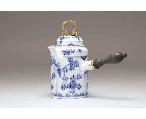 Meissen porcelain chocolate pot from 18th century - Weight: 410 g - Shipping available - Region: Allemagne - Sizes: H 130 MM 