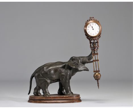 Mysterious elephant clock - Weight: 1.73 kg - Shipping unavailable - Region: Europe - Sizes: H 210 MM L 240 MM - At first gla