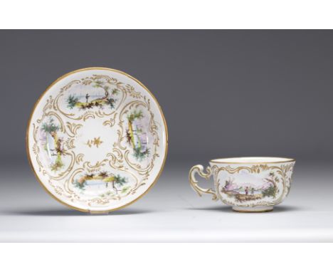 Louis XV porcelain cup decorated with cartouche scenes of life from 18th century - Weight: 270 g - Shipping available - Regio