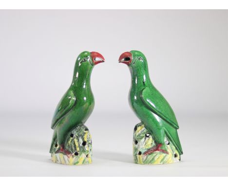 Pair of green glazed 'parrot' birds from China from the 19th centuryÂ&nbsp; - Weight: 760 g - Shipping available - Region: Ch