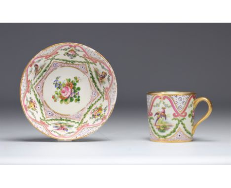 Porcelain "cup and saucer" decorated with birds and flowers from Tournai (Belgium) from 18th century - Weight: 230 g - Shippi
