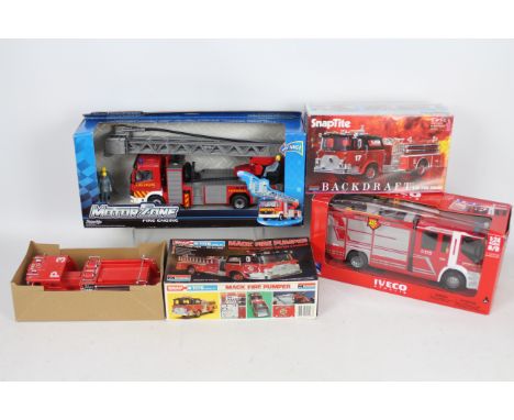 Monogram, New Ray, Motor Zone - Two boxed 1:32 scale plastic Fire engine model kits with two plastic model fire engines in va