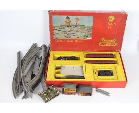 Tri-ang Railways railway set with rails etc plus Gama Tank. Items appear in fair condition, rails and railway set are boxed w