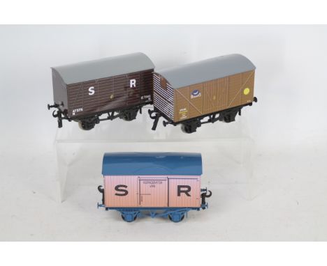 ACE Trains - Three unboxed ACE Trains O gauge tinplate wagons. Lot includes a Steam Heated Banana Van; Southern Railways Good