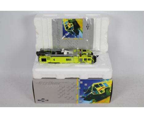 TWH Collectables - A boxed TWH Collectables TWH078/01091 Oshkosh Striker 3000 ARFF (Airport Rescue &amp; Fire Fighting) Emerg