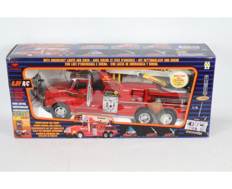 New Bright - A boxed New Bright #331 1:18 scale 9.6V Radi Controlled Ladder Rescue Fire Engine. The model appears to be in Mi