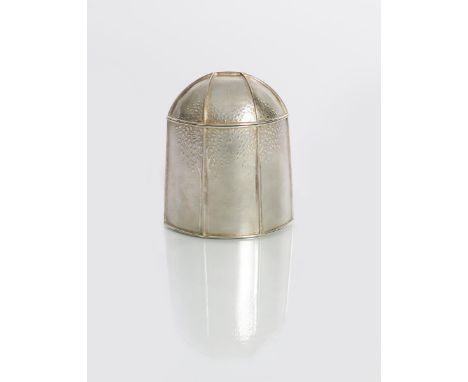 ‡ Adrian Hope (born 1953) a silver tea caddy and hinged cover, dated 1989, slender, faceted elliptical section with vertical 