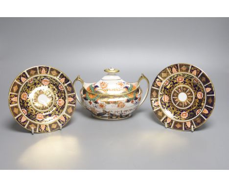 A Spode sucrier and cover in imari style, mark SPODE 967 in red and a pair of Spode plates marked SPODE 1823, height 18cm