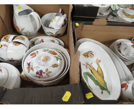 Three trays of Royal Worcester Evesham tea and dinner ware 