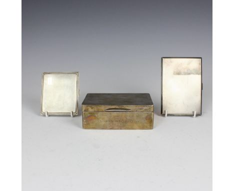 A George V silver mounted cigarette box, W H Manton Ltd, Birmingham 1937, with engine turned decoration and presentation engr
