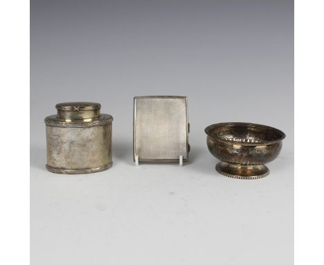 An Edwardian silver tea caddy, Deakin &amp; Francis Ltd, Birmingham 1905, of oval form with thread and cross detail, 8cm high