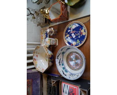 A mixed lot of assorted Spode ceramics to include large Jarva pattern bowl, Natural World pattern bowl, etc.