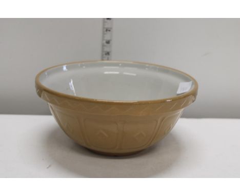 A vintage enamel mixing bowl 