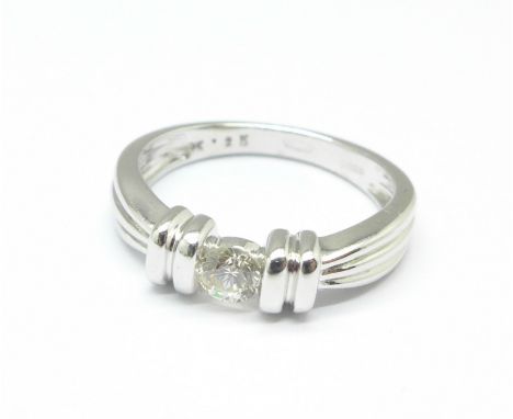 A 9ct white gold and diamond ring, 0.25 carat diamond weight, 3.2g, N