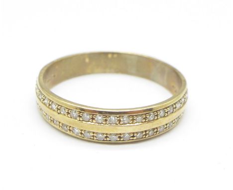 A 9ct gold and diamond ring, 2.5g, R