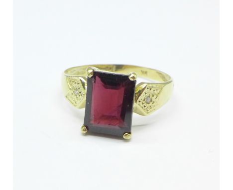 A 9ct gold, garnet and diamond ring, 1.6g, O