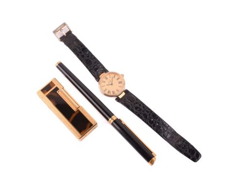 Dunhill - collectors' lot comprising a lighter, a fountain pen and a watch; the Rollagas lighter with tortoiseshell resin pan