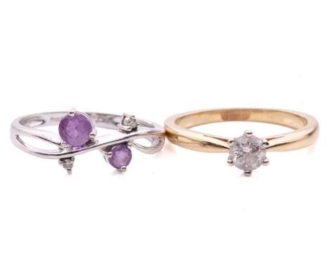 A diamond solitaire ring, set with a round brilliant cut diamond with an estimated weight of 0.35ct, the shank marked 750, ri