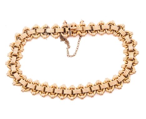 A Victorian book link bracelet in 15ct gold, completed with a concealed box clasp with safety chain, overall length 19.5 cm, 