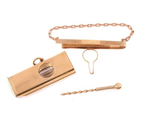 A 9ct gold cigar cutter with engine turned decoration, 58mm x 20mm, featuring a stainless steel blade and integral cigar pier