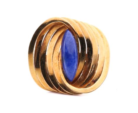 A Modernist lapis lazuli cocktail ring in 18ct gold, composed of interlocking polished oval rings, centrally mounted a marqui