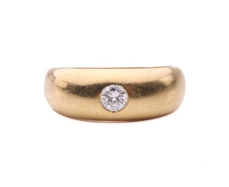 A single stone diamond ring, set with a round brilliant cut diamond with an estimated weight of 0.20ct, to a tapering rounded