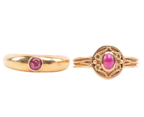 A ruby ring, set with an oval cabochon ruby to the centre, with filigree decoration surround and further wirework to the shou