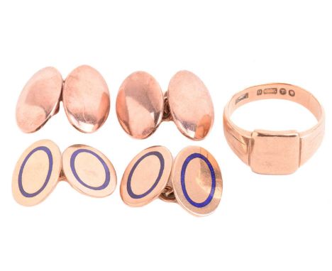 Two pairs of 9ct gold cufflinks and a signet ring; the first pair each comprise yellow gold oval panels adorned with a blue e